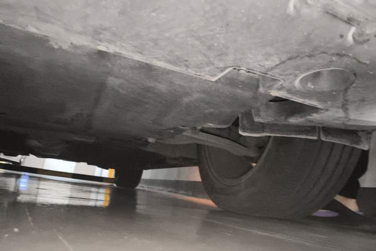 Used Ford Edge 2015 2.0T GTDi Two-Wheel-Drive High-Line Version Chassis Front Right