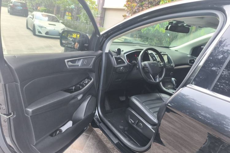 Used Ford Edge 2015 2.0T GTDi Two-Wheel-Drive Platinum Edition Driver Seat