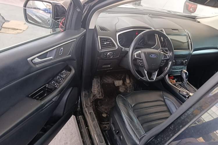 Used Ford Edge 2015 2.0T GTDi Two-Wheel-Drive Platinum Edition Driver Seat