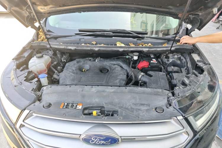 Used Ford Edge 2015 2.0T GTDi Two-Wheel-Drive High-Line Version Engine Bay