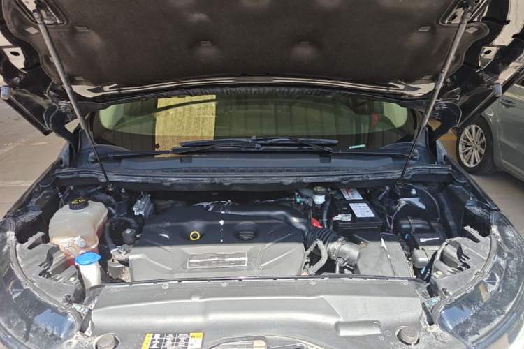 Used Ford Edge 2015 2.0T GTDi 4x4 High-Grade Model Engine Bay