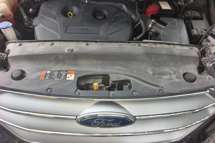 Used Ford Edge 2015 2.0T GTDi Two-Wheel-Drive High-Line Version Engine Bay