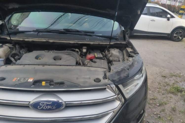 Used Ford Edge 2015 2.0T GTDi Two-Wheel-Drive Platinum Edition Engine Bay Left
