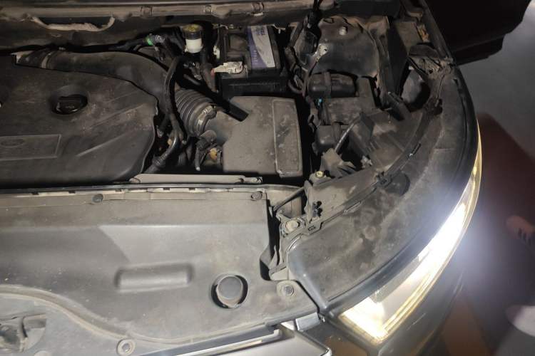 Used Ford Edge 2015 2.0T GTDi 4x4 High-Grade Model Engine Bay Left