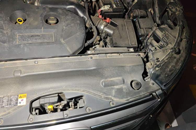 Used Ford Edge 2015 2.0T GTDi Four-Wheel Drive Prestige Model Engine Bay Left