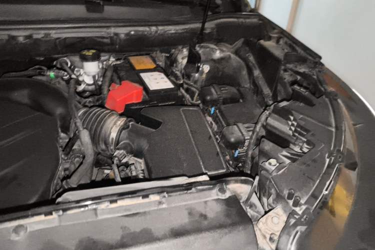 Used Ford Edge 2015 2.0T GTDi Two-Wheel-Drive High-Line Version Engine Bay Left