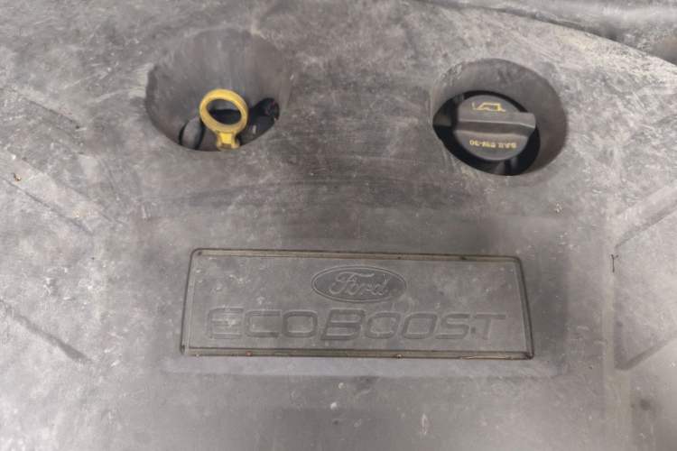 Used Ford Edge 2015 2.0T GTDi 4x4 High-Grade Model Engine Bay