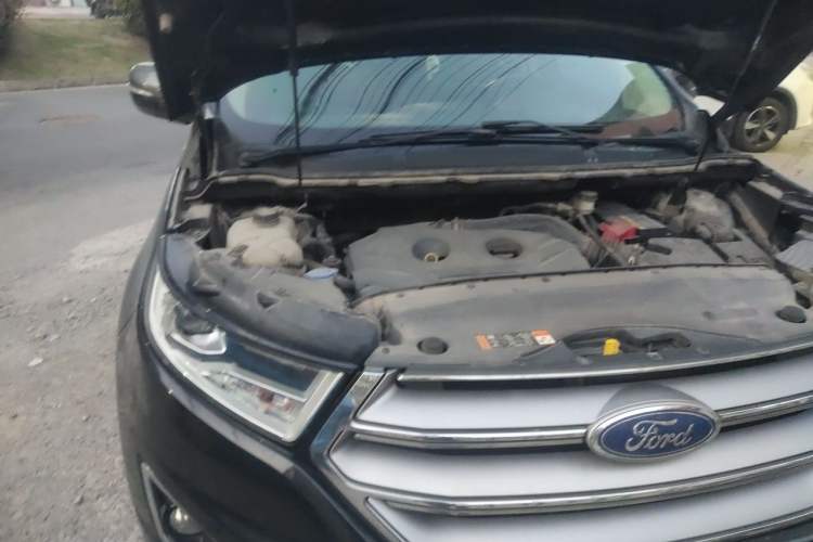 Used Ford Edge 2015 2.0T GTDi Two-Wheel-Drive Platinum Edition Engine Bay Right
