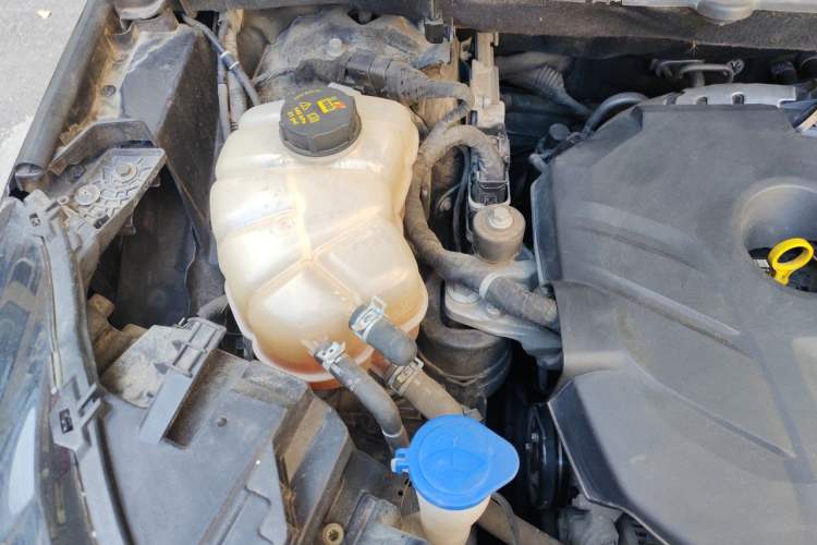 Used Ford Edge 2015 2.0T GTDi 4x4 High-Grade Model Engine Bay Right