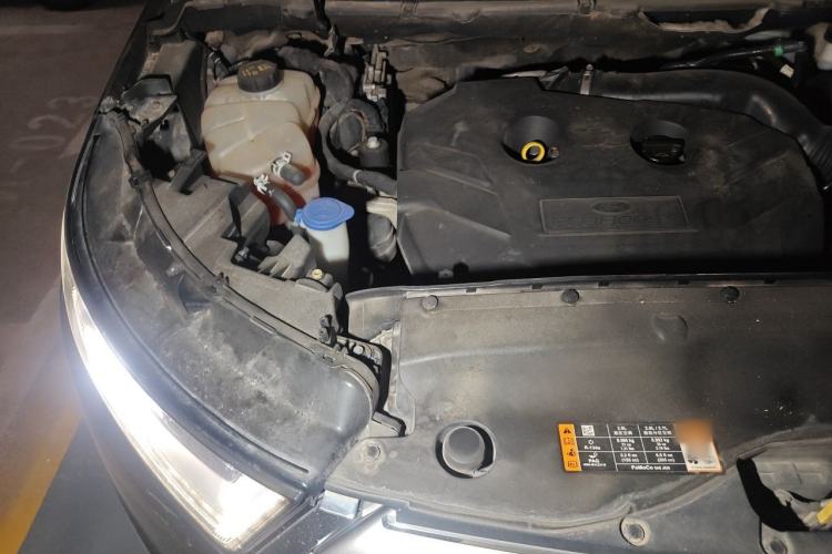 Used Ford Edge 2015 2.0T GTDi 4x4 High-Grade Model Engine Bay Right