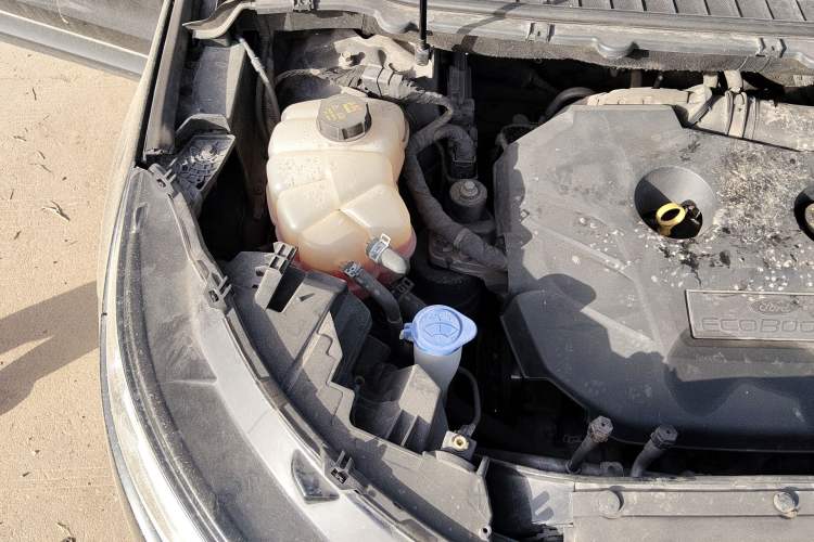 Used Ford Edge 2015 2.0T GTDi 4x4 High-Grade Model Engine Bay Right