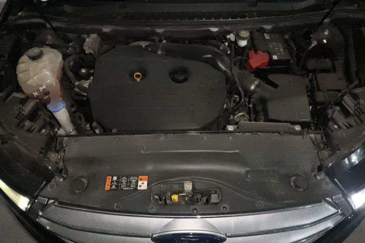 Used Ford Edge 2015 2.0T GTDi Two-Wheel-Drive High-Line Version Engine Bay
