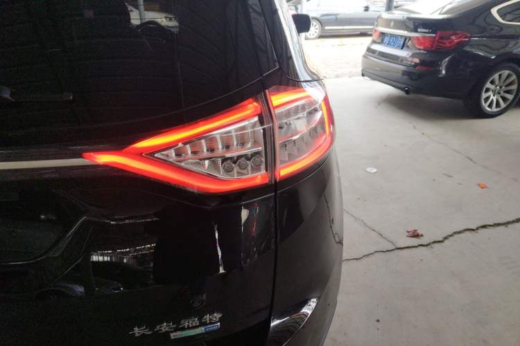 Used Ford Edge 2015 2.0T GTDi 4x4 High-Grade Model Exterior 3