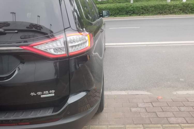 Used Ford Edge 2015 2.0T GTDi Two-Wheel-Drive Elite Edition Exterior 3
