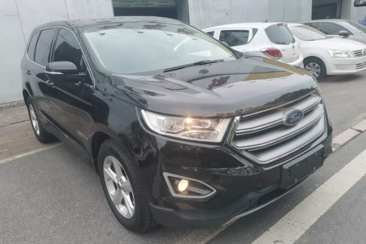 Used Ford Edge 2015 2.0T GTDi Two-Wheel-Drive Elite Edition Front Right 45 Deg