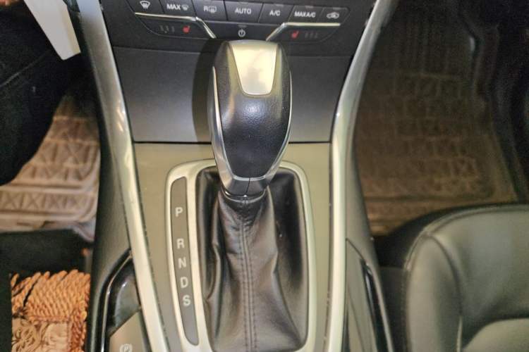 Used Ford Edge 2015 2.0T GTDi 4x4 High-Grade Model Gear Lever