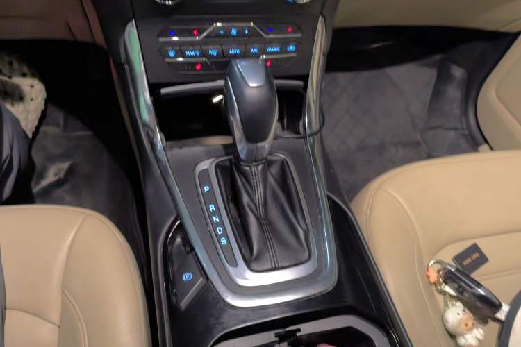 Used Ford Edge 2015 2.0T GTDi 4x4 High-Grade Model Gear Lever