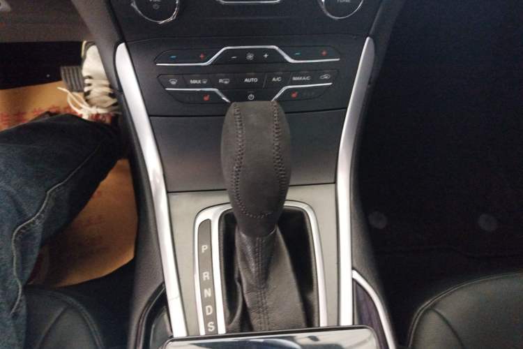 Used Ford Edge 2015 2.0T GTDi 4x4 High-Grade Model Gear Lever