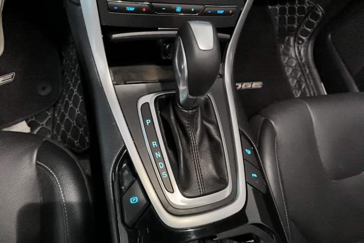 Used Ford Edge 2015 2.7T GTDi 4x4 Prestige 7-Seater Gear Lever