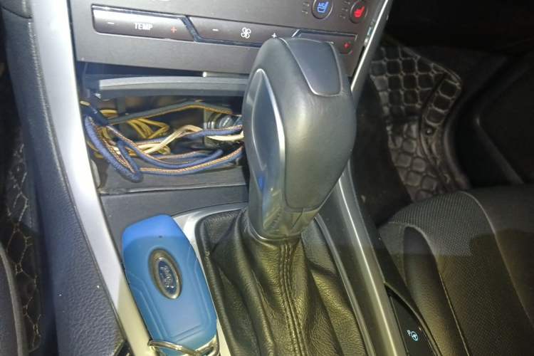 Used Ford Edge 2015 2.7T GTDi 4x4 Prestige 7-Seater Gear Lever