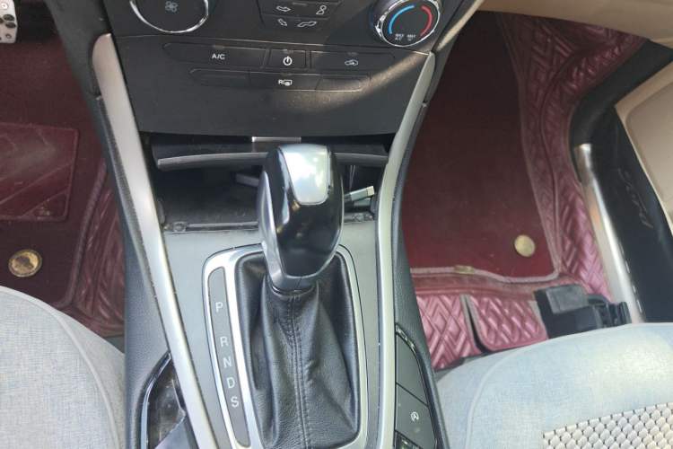 Used Ford Edge 2015 2.0T GTDi Two-Wheel-Drive Elite Edition Gear Lever