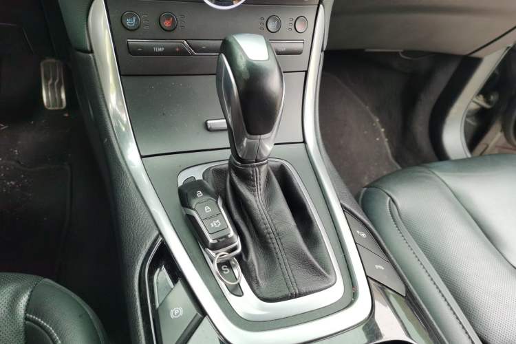 Used Ford Edge 2015 2.7T GTDi 4x4 Prestige 7-Seater Gear Lever
