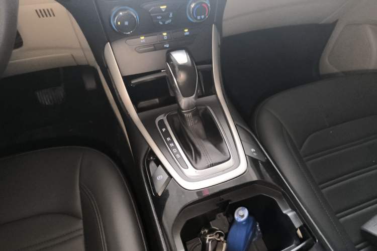 Used Ford Edge 2015 2.0T GTDi Two-Wheel-Drive Elite Edition Gear Lever