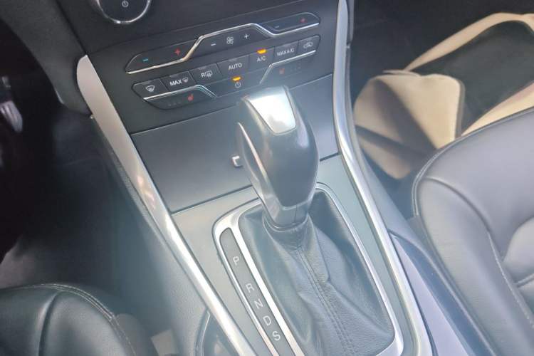 Used Ford Edge 2015 2.0T GTDi 4x4 High-Grade Model Gear Lever