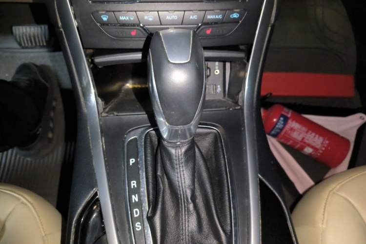 Used Ford Edge 2015 2.0T GTDi Two-Wheel-Drive High-Line Version Gear Lever