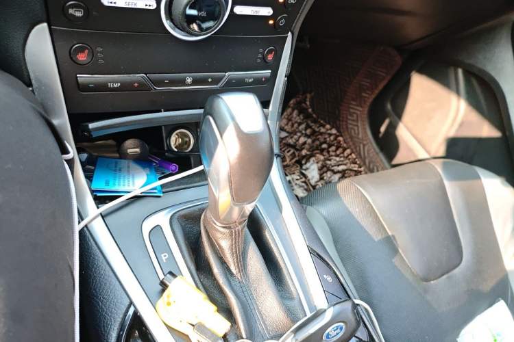 Used Ford Edge 2015 2.7T GTDi 4x4 Sporty 7-Seater Gear Lever