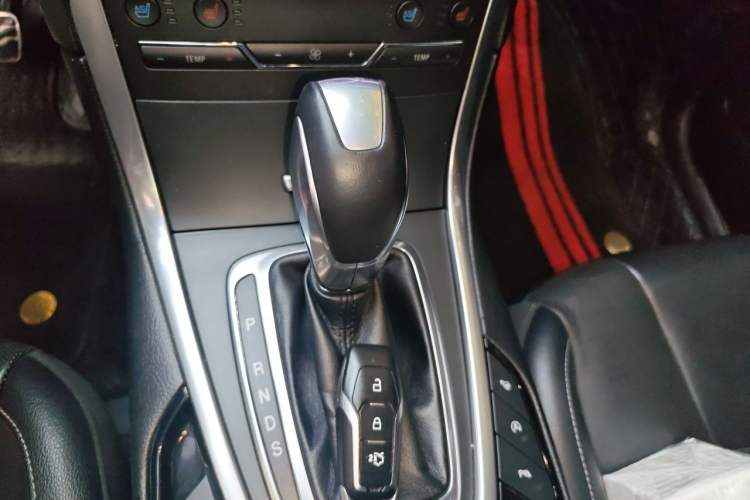 Used Ford Edge 2015 2.0T GTDi Four-Wheel Drive Prestige Model Gear Lever