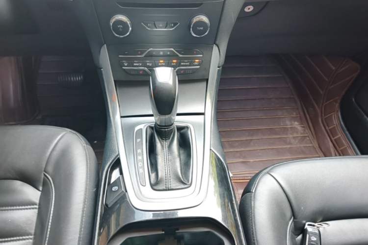 Used Ford Edge 2015 2.0T GTDi Two-Wheel-Drive High-Line Version Gear Lever