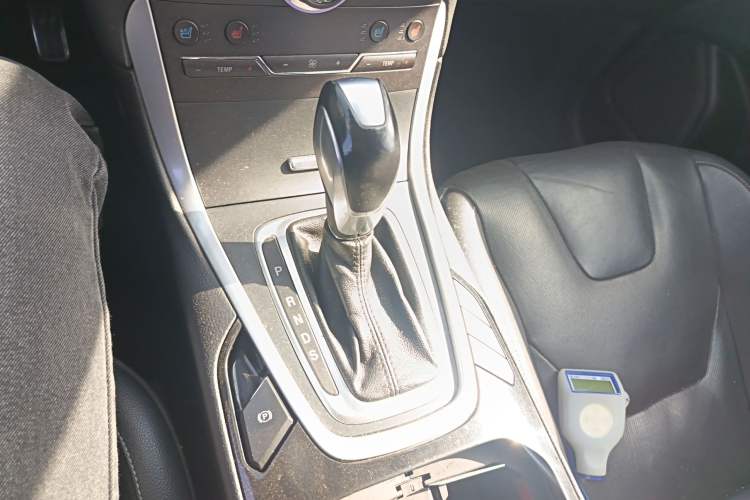 Used Ford Edge 2015 2.0T GTDi Four-Wheel Drive Prestige Model Gear Lever