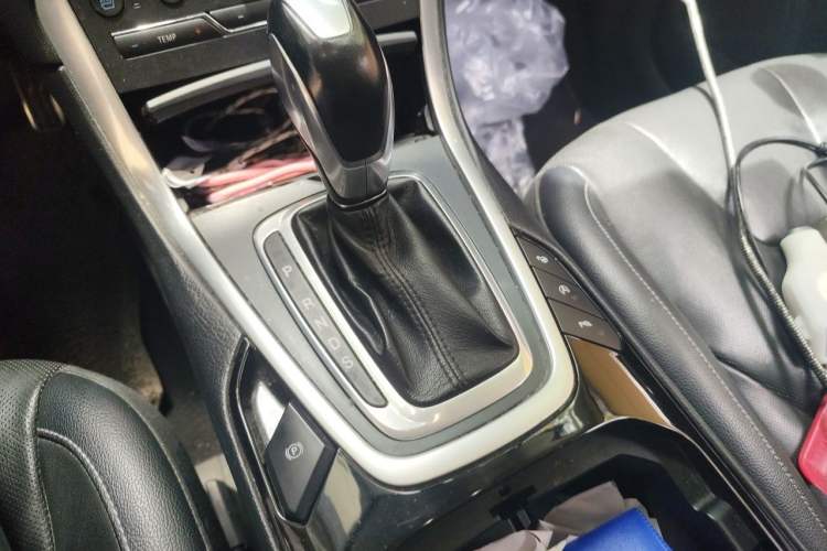 Used Ford Edge 2015 2.0T GTDi 4x4 High-Grade Model Gear Lever