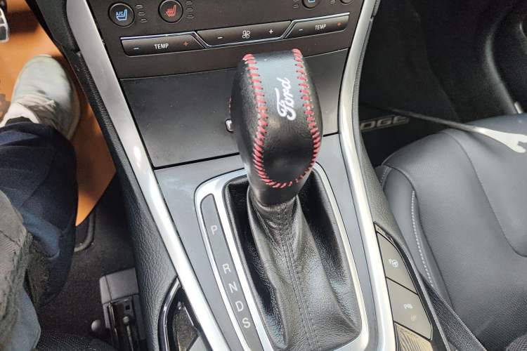 Used Ford Edge 2015 2.7T GTDi 4x4 Prestige 7-Seater Gear Lever