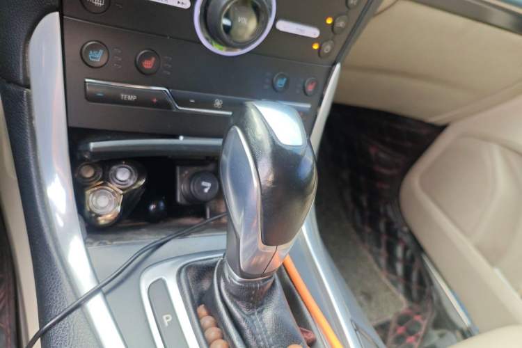 Used Ford Edge 2015 2.7T GTDi 4x4 Prestige 7-Seater Gear Lever