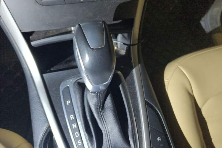 Used Ford Edge 2015 2.0T GTDi Two-Wheel-Drive Elite Edition Gear Lever