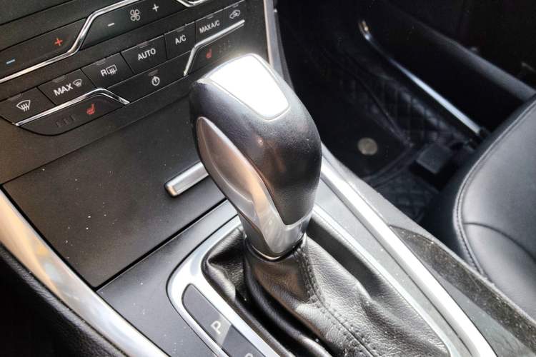 Used Ford Edge 2015 2.0T GTDi 4x4 High-Grade Model Gear Lever