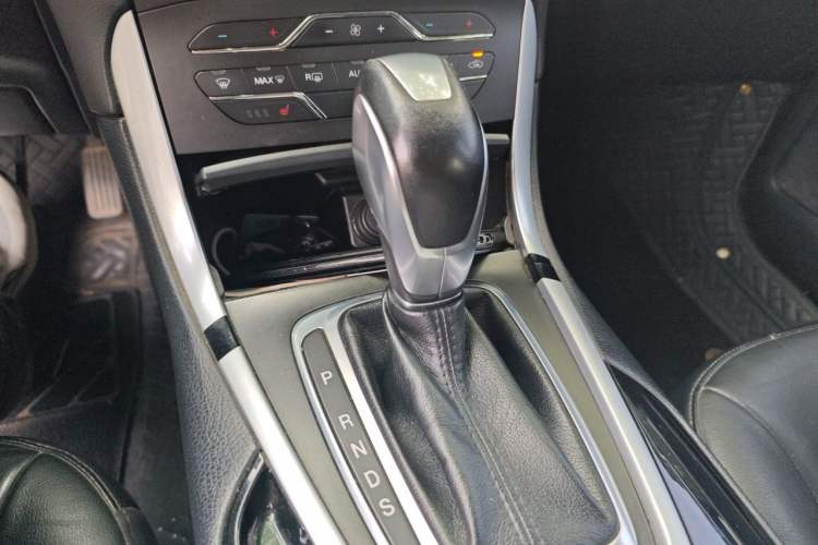 Used Ford Edge 2015 2.0T GTDi 4x4 High-Grade Model Gear Lever