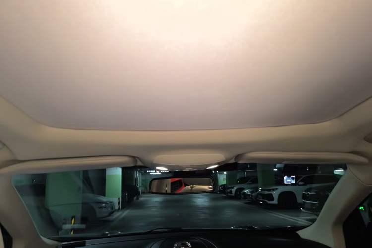 Used Ford Edge 2015 2.0T GTDi 4x4 High-Grade Model Headliner
