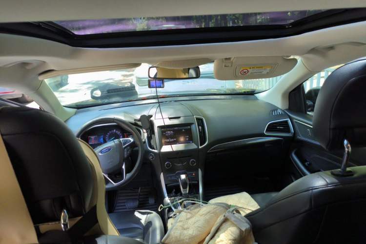 Used Ford Edge 2015 2.0T GTDi 4x4 High-Grade Model Headliner