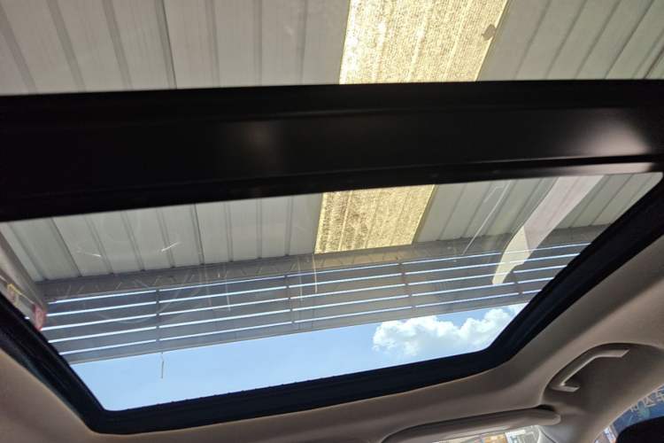 Used Ford Edge 2015 2.0T GTDi 4x4 High-Grade Model Headliner