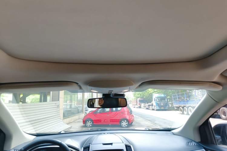 Used Ford Edge 2015 2.0T GTDi Two-Wheel-Drive High-Line Version Headliner