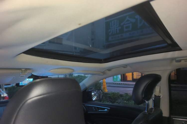 Used Ford Edge 2015 2.0T GTDi Four-Wheel Drive Prestige Model Headliner