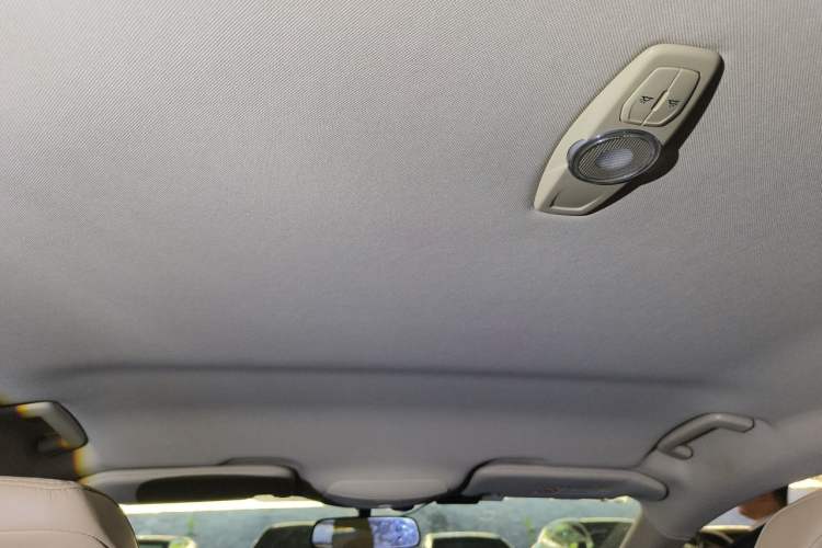 Used Ford Edge 2015 2.0T GTDi Two-Wheel-Drive Elite Edition Headliner