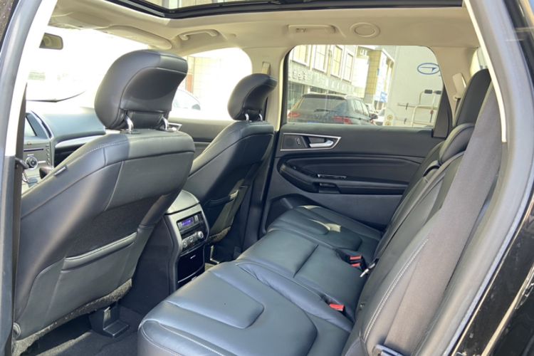 Used Ford Edge 2015 2.7T GTDi 4x4 Prestige 7-Seater Interior 12