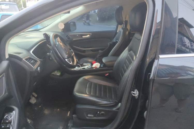 Used Ford Edge 2015 2.0T GTDi Two-Wheel-Drive Platinum Edition Left Front Seat