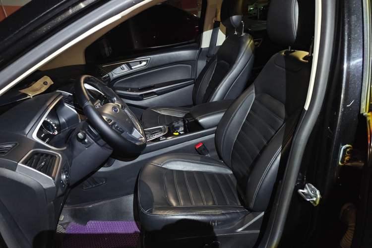 Used Ford Edge 2015 2.0T GTDi Two-Wheel-Drive Platinum Edition Left Front Seat