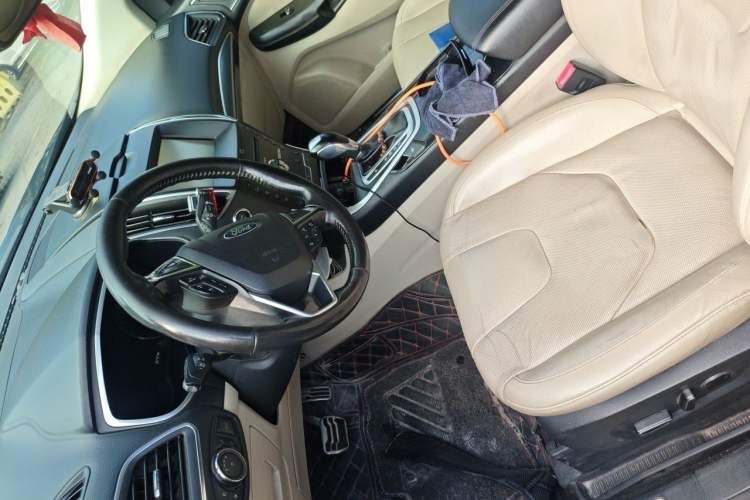 Used Ford Edge 2015 2.7T GTDi 4x4 Prestige 7-Seater Left Front Seat