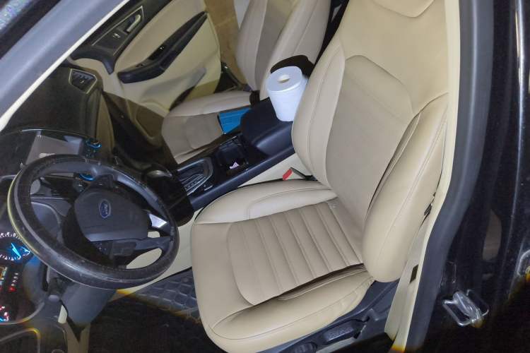 Used Ford Edge 2015 2.0T GTDi Two-Wheel-Drive Elite Edition Left Front Seat